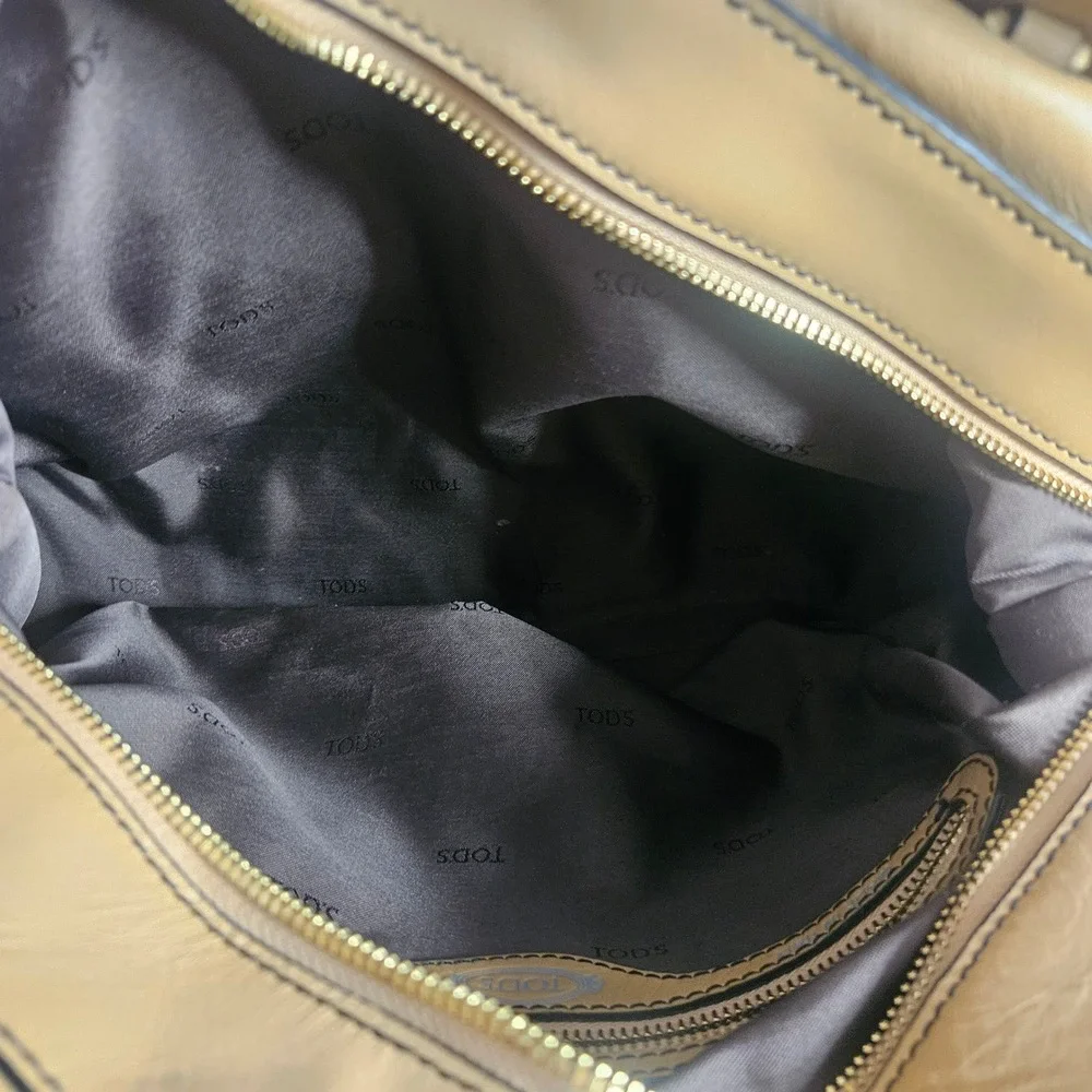 Tods Tan Beige Leather Handbag Black Contrast Stitch Gold Hardware Made in Italy